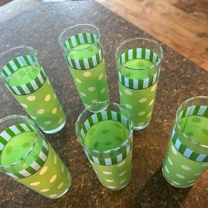 How fun are these tumblers? Glass tumblers with etched design.